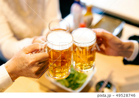 乾杯 生ビール 居酒屋 49528746