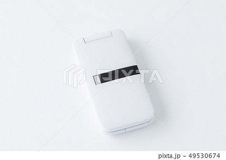 白背景に白の携帯電話ガラケー世代 49530674