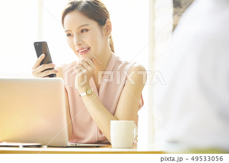 女性　ビジネス 49533056