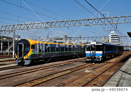 松山運転所に留置中の8600系&キハ185系 松山運転所に留置中の8600系&キハ185系 49536674