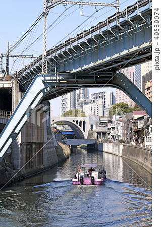 日本の東京都市景観 昌平橋から御茶ノ水駅方向 聖橋付近を望む の写真素材