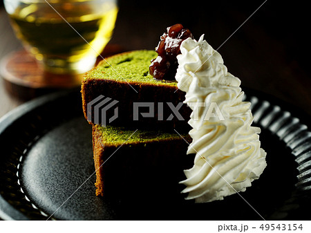 宇治抹茶のパウンドケーキとお茶 49543154