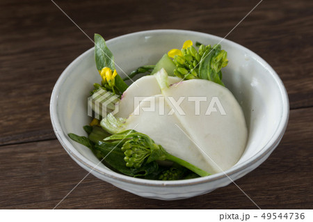 あやめ雪かぶと菜の花の浅漬け 49544736