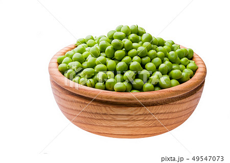 Green peas in wooden bowl 49547073