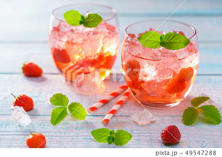 Beautifully served refreshing drinks 49547288