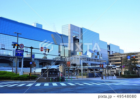 京都の町並み 早朝の京都駅烏丸口前 京都の町並み 早朝の京都駅烏丸口前 49548080