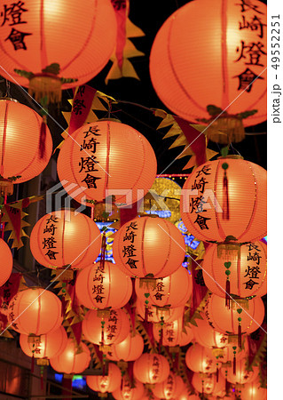 中華街に並ぶランタン 49552251