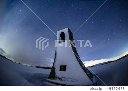 冬の美しの塔北天星空 49552473