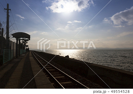 千綿駅ホームと大村湾 49554528