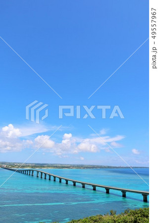 沖縄 宮古島と来間島を結ぶ来間大橋 沖縄 宮古島と来間島を結ぶ来間大橋 49557967