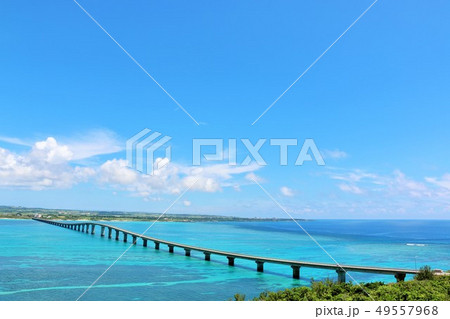 沖縄 宮古島と来間島を結ぶ来間大橋 沖縄 宮古島と来間島を結ぶ来間大橋 49557968