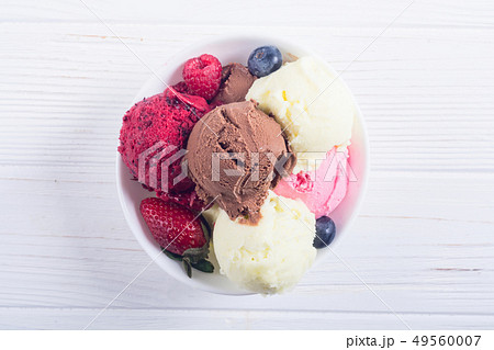 Mix of ice cream ball Mix of ice cream ball 49560007