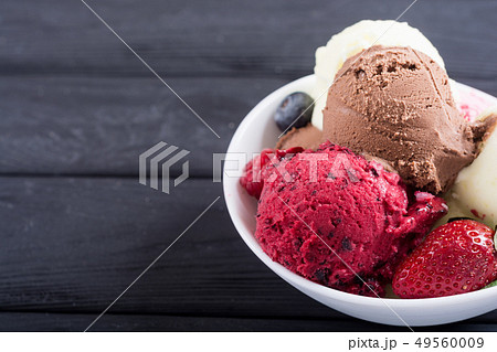 Mix of ice cream ball Mix of ice cream ball 49560009