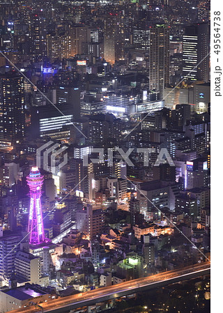 【大阪府】夜の市街地風景 49564738