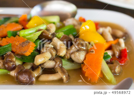 Fried mushrooms with oyster sauce Fried mushrooms with oyster sauce 49568972