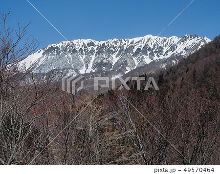鍵掛峠から見る春の大山の眺望 大山南壁 大山 鍵掛峠から見る春の大山の眺望 大山南壁 大山 49570464