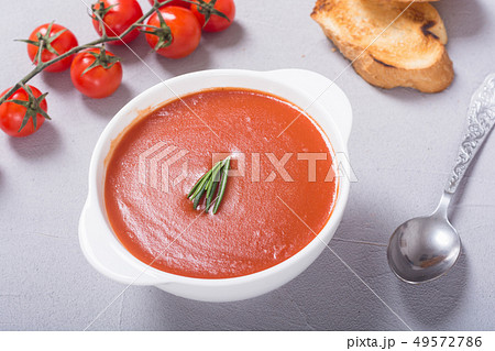 Fresh tomato cream soup in bowl 49572786