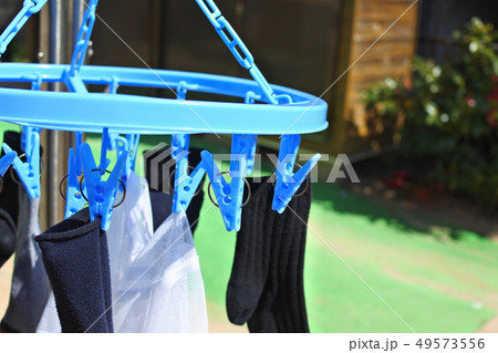 外干しの靴下 49573556