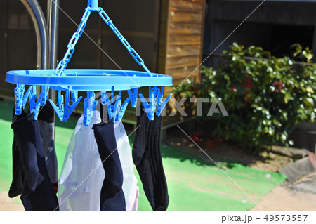 外干しの靴下 外干しの靴下 49573557