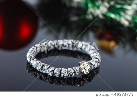 Braided bracelet made of synthetic thread. 49573775