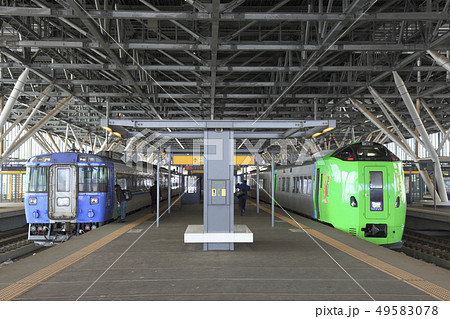 特急列車 ライラック 大雪 並び 旭川駅 49583078