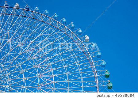 青い空と観覧車 49588684