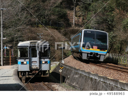 秘境駅 坪尻駅の列車 秘境駅 坪尻駅の列車 49588963