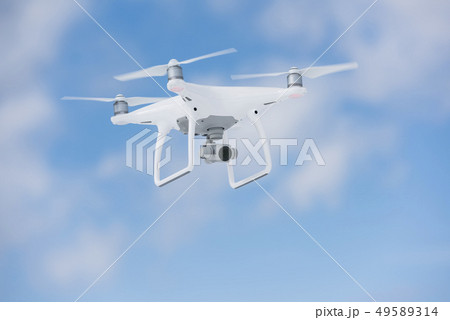 飛行中のドローン 49589314