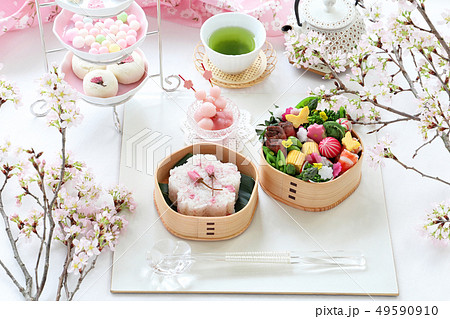 さくらご飯のお花見弁当 49590910