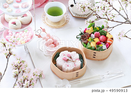 さくらご飯のお花見弁当 49590913