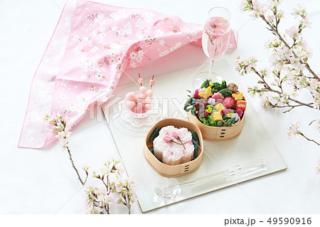 さくらご飯のお花見弁当 49590916