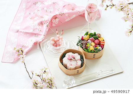 さくらご飯のお花見弁当の写真素材 [49590917] - PIXTA