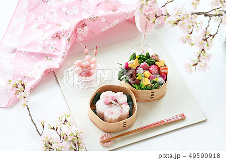さくらご飯のお花見弁当 49590918