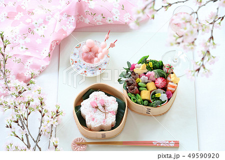 さくらご飯のお花見弁当 49590920