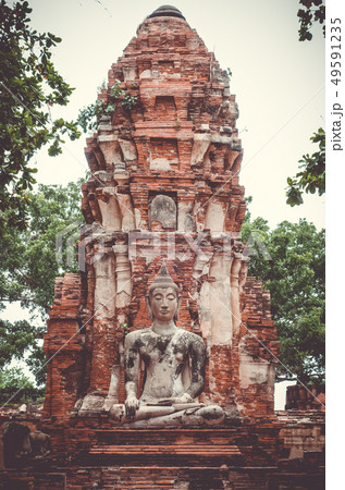Buddha statue in Wat Mahathat, Ayutthaya, Thailand Buddha statue in Wat Mahathat, Ayutthaya, Thailand 49591235