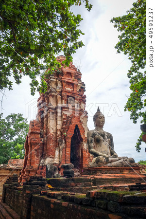 Buddha statue in Wat Mahathat, Ayutthaya, Thailand 49591237
