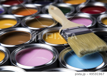 Tin cans with paint and brushes 49591967
