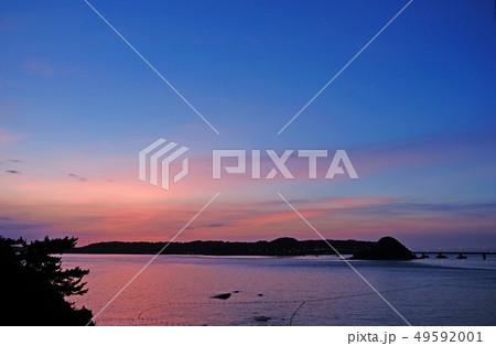 夕暮れの海 49592001