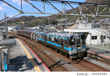 予讃線国分駅の7000系電車 49593683