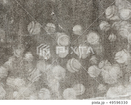 野球のボールの壁当ての跡の写真素材