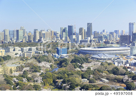 東京　建設中の新国立競技場（2019年4月3日撮影） 49597008