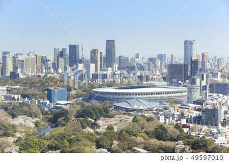 東京　建設中の新国立競技場（2019年4月3日撮影） 49597010