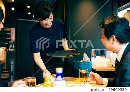 居酒屋 店員 ホール 女性 居酒屋 店員 ホール 女性 49600520