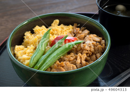 鶏そぼろご飯 鶏そぼろご飯 49604313