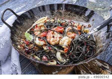 Italian linguine con tinta de calamari and prawns  49606542