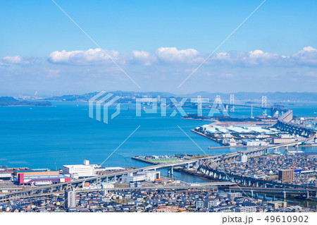 宇多津町市街地と瀬戸大橋 (香川県宇多津町) 宇多津町市街地と瀬戸大橋 (香川県宇多津町) 49610902