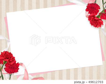 背景 カーネーション 母の日 ベージュ ストライプ メッセージカードのイラスト素材