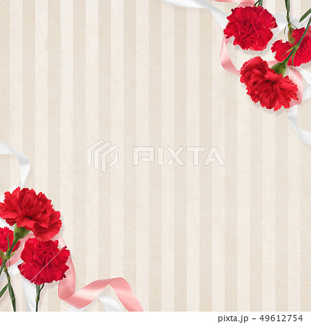 背景 カーネーション 母の日 ベージュ ストライプのイラスト素材