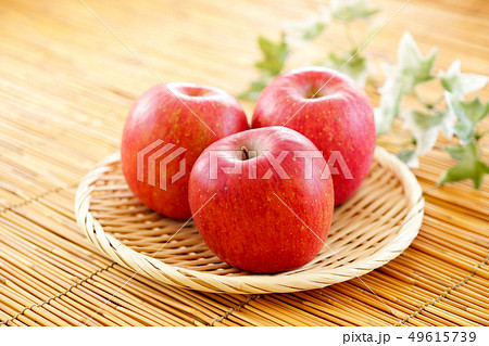 りんご　サンふじ 49615739