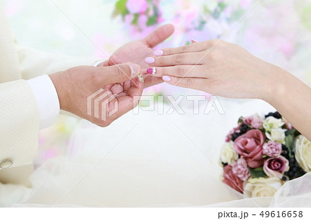 フォトウエディングの指輪の交換 49616658